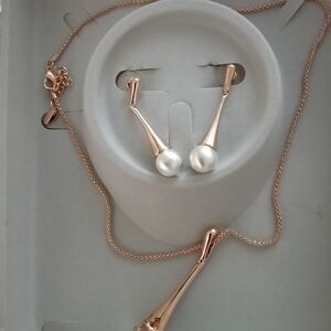 Rose Gold and Pearl Necklace Set